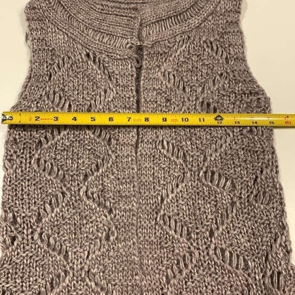 𝅺URBAN Behavior long knitted vest size XS acrylic and wool mix- great condition - Picture 9 of 10